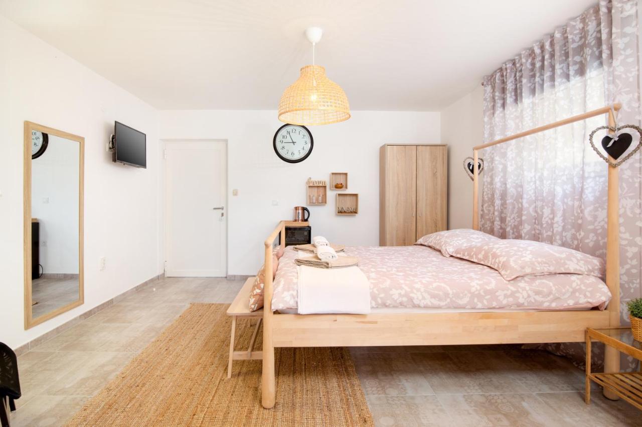 Apartments And Rooms Jakic Μεντουλίν Εξωτερικό φωτογραφία
