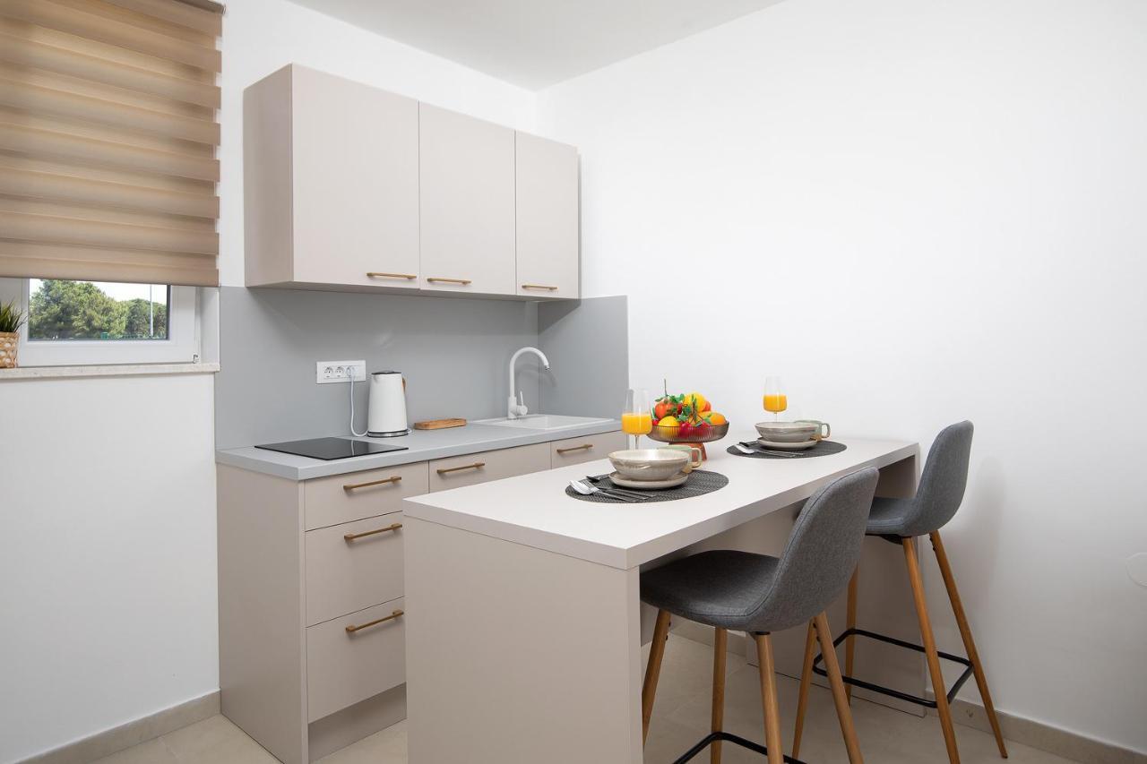 Apartments And Rooms Jakic Μεντουλίν Εξωτερικό φωτογραφία