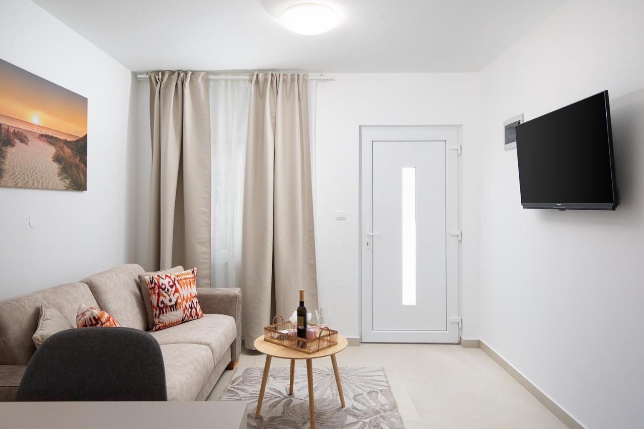 Apartments And Rooms Jakic Μεντουλίν Εξωτερικό φωτογραφία