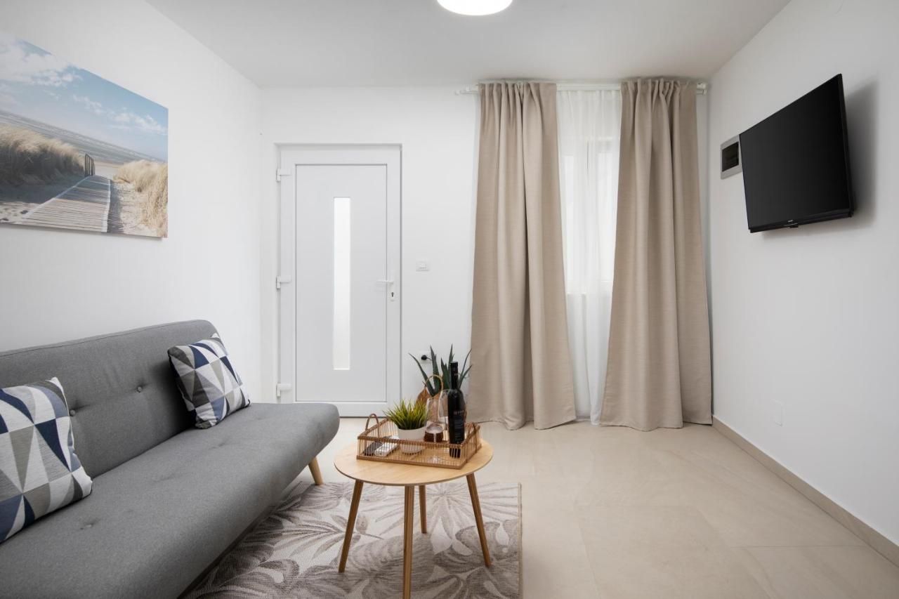 Apartments And Rooms Jakic Μεντουλίν Εξωτερικό φωτογραφία