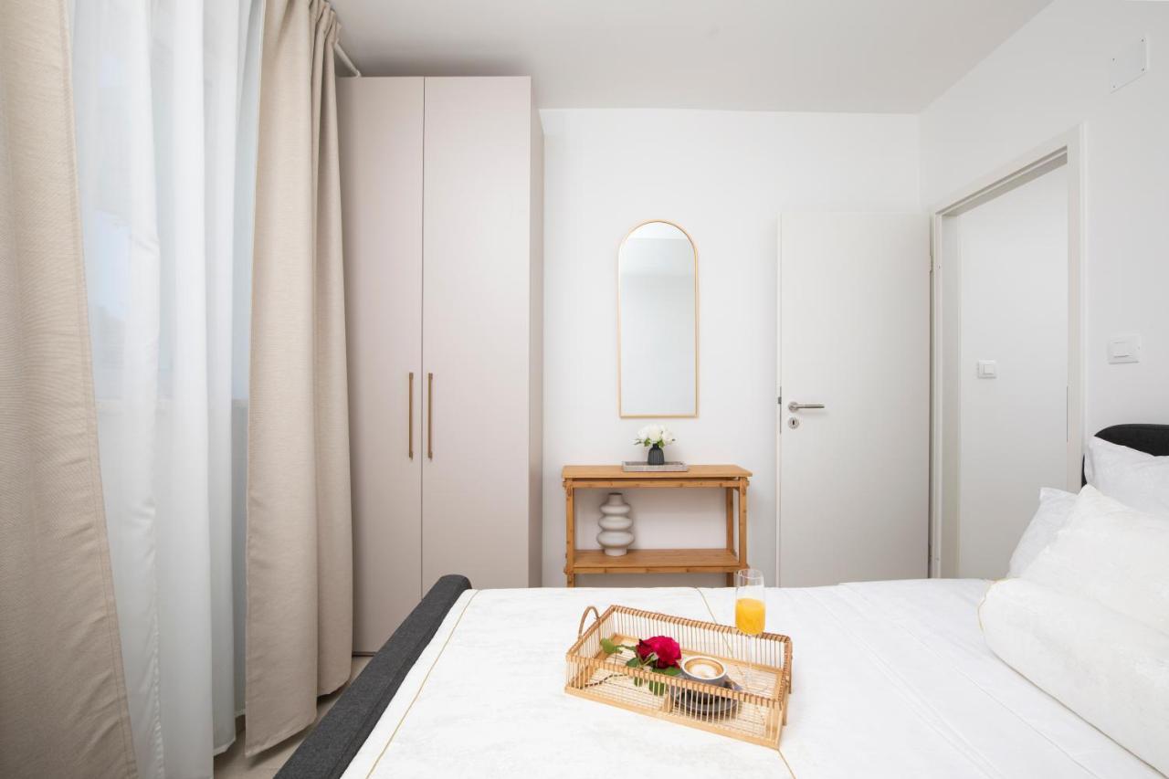 Apartments And Rooms Jakic Μεντουλίν Εξωτερικό φωτογραφία